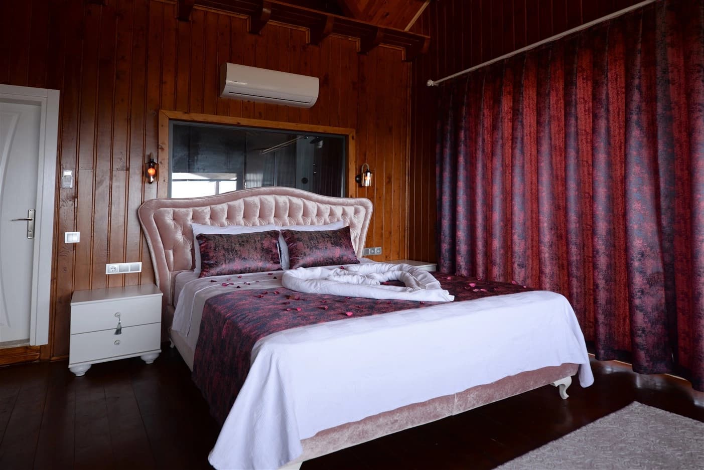 Villa Ozi Korunaklı Havuz 90