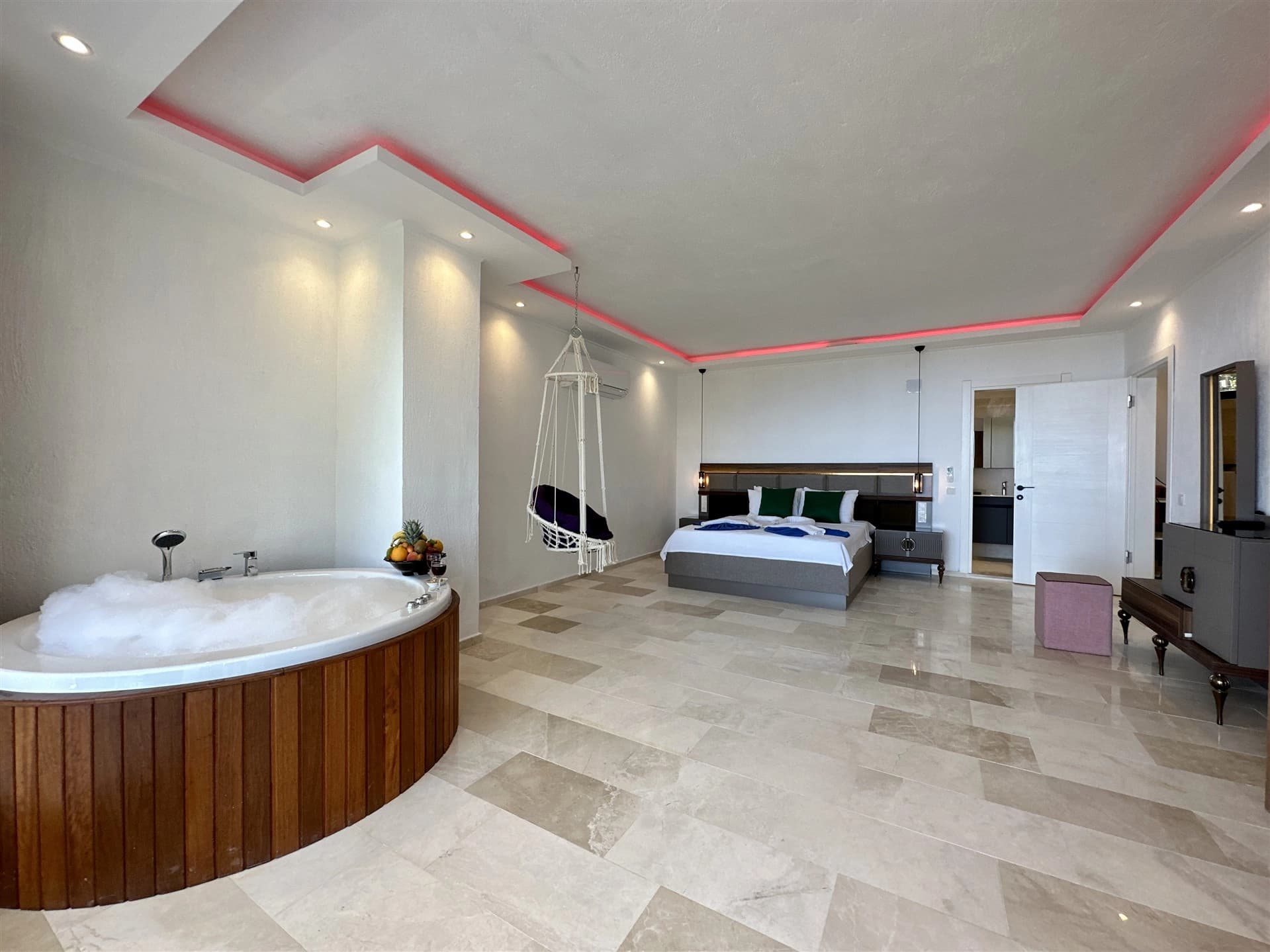 Villa Ebrar Korunaklı Havuz 64