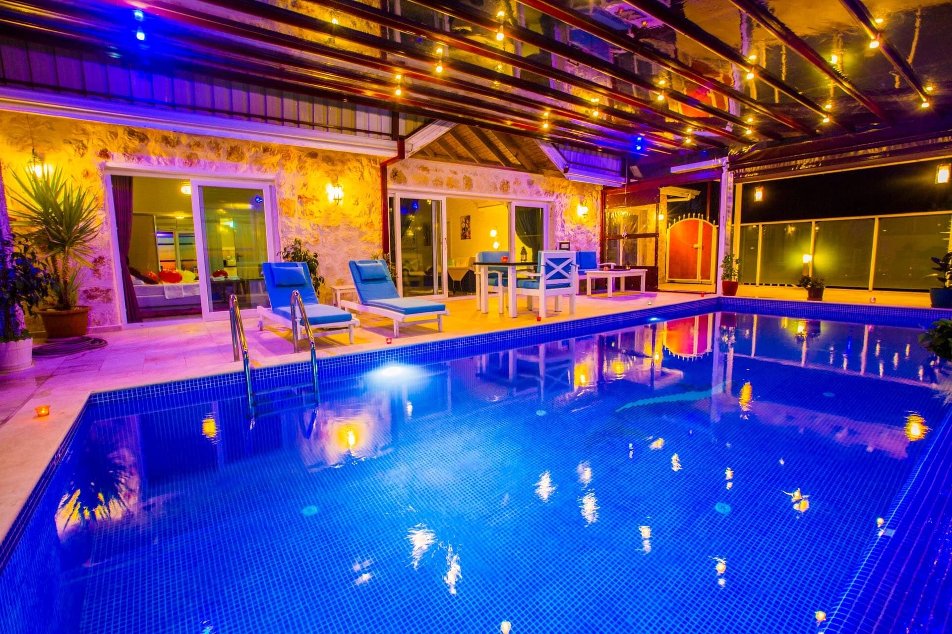 Villa Sude Korunaklı Havuz 83