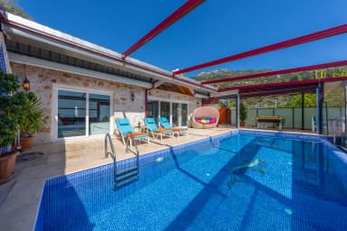 Villa Sude Korunaklı Havuz 71
