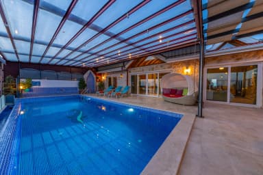 Villa Sude Korunaklı Havuz 99