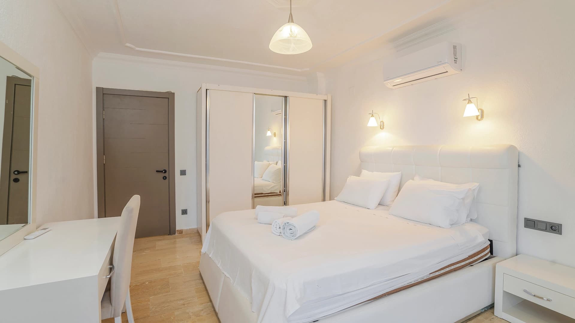 Villa Beyaz Isıtmalı Havuz 24