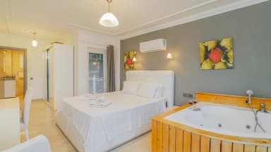 Villa Beyaz Isıtmalı Havuz 52