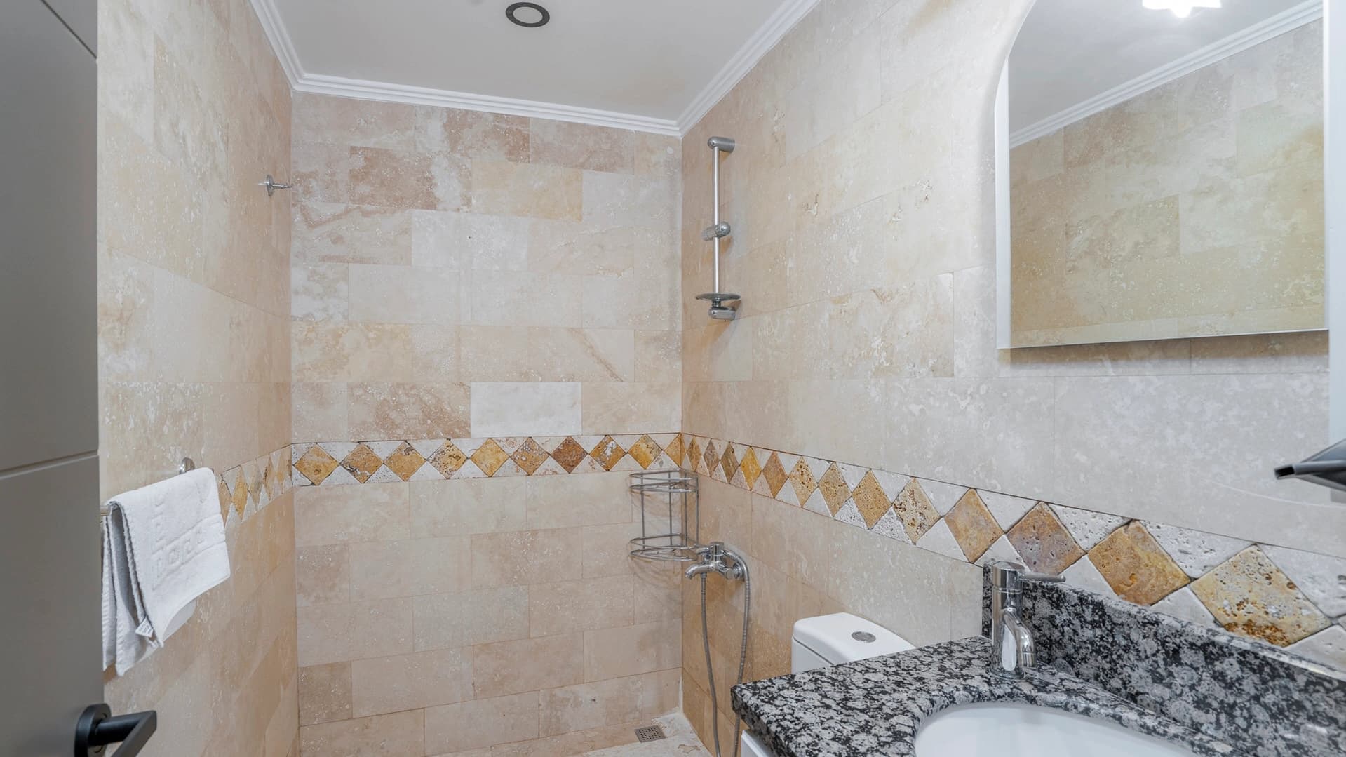 Villa Beyaz Isıtmalı Havuz 94