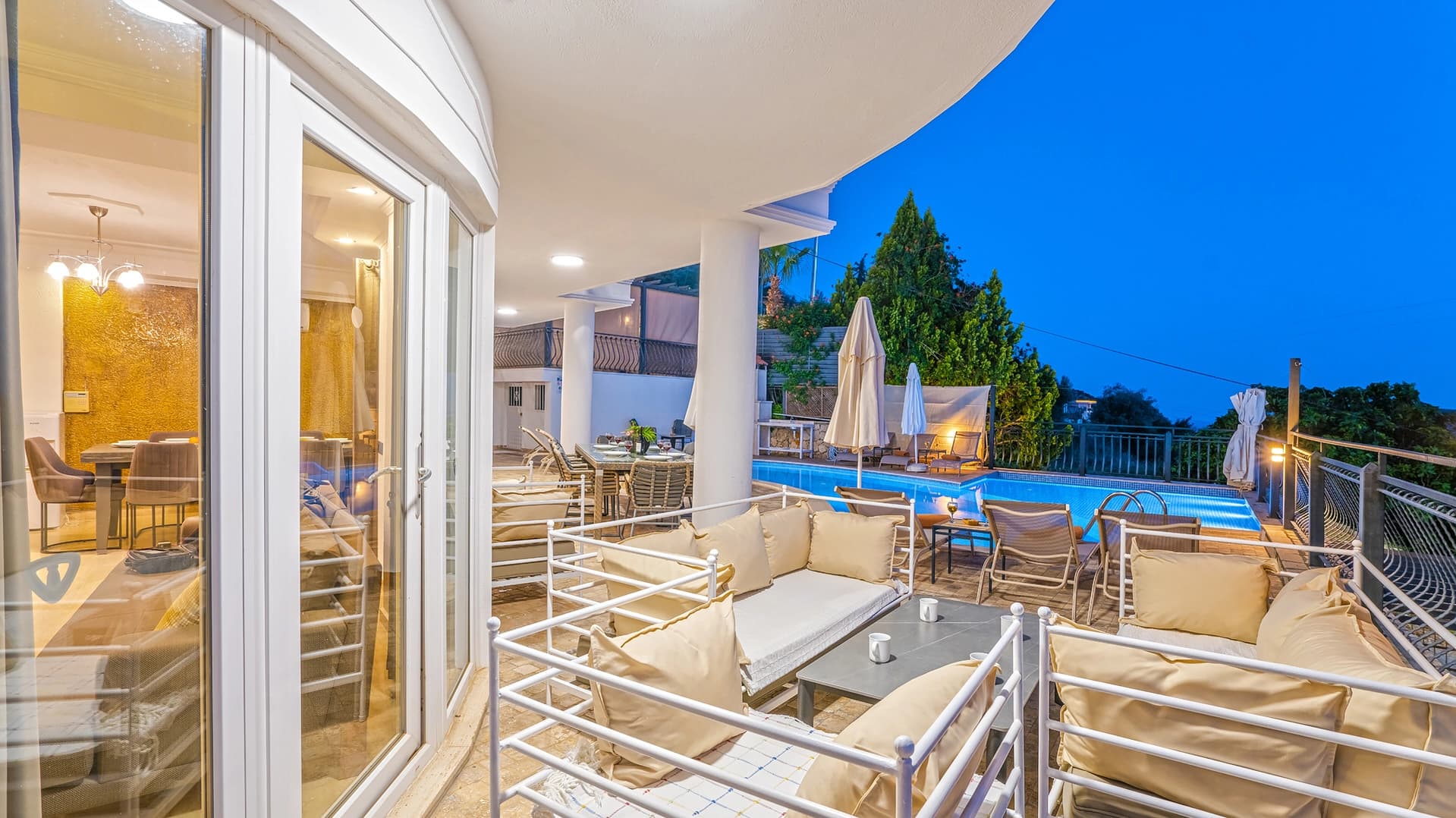 Villa Beyaz Isıtmalı Havuz 84