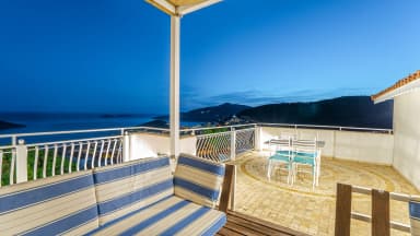 Villa Beyaz Isıtmalı Havuz 32