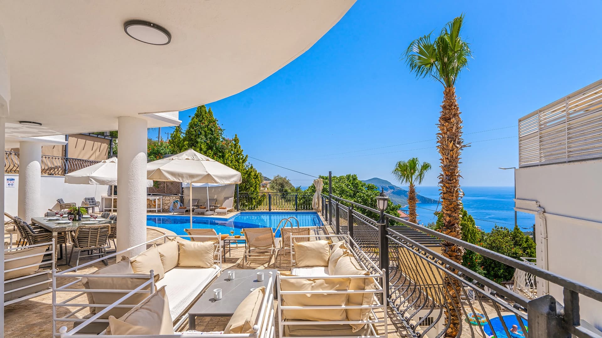 Villa Beyaz Isıtmalı Havuz 50