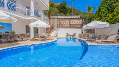 Villa Beyaz Isıtmalı Havuz 42