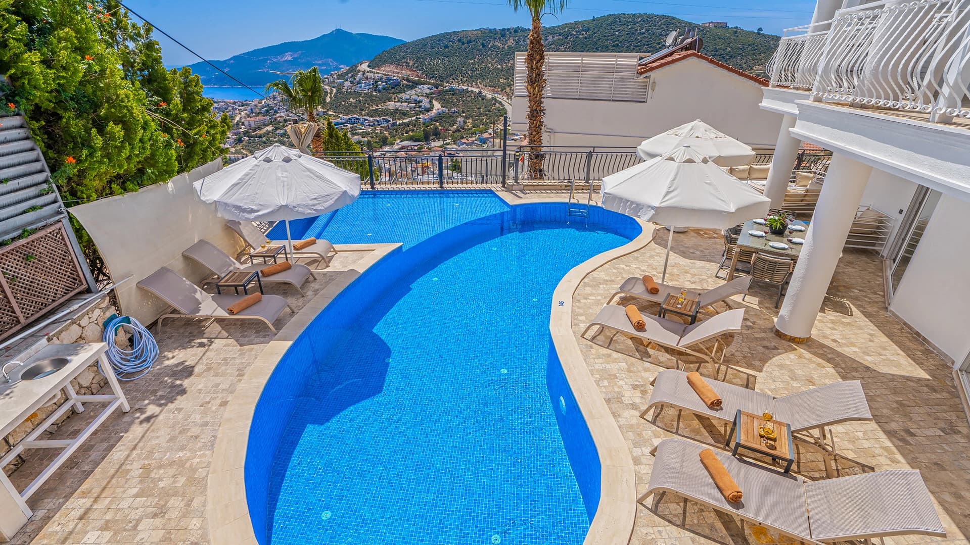 Villa Beyaz Isıtmalı Havuz 64