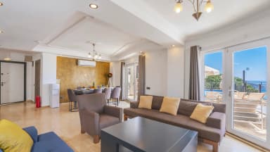 Villa Beyaz Isıtmalı Havuz 44