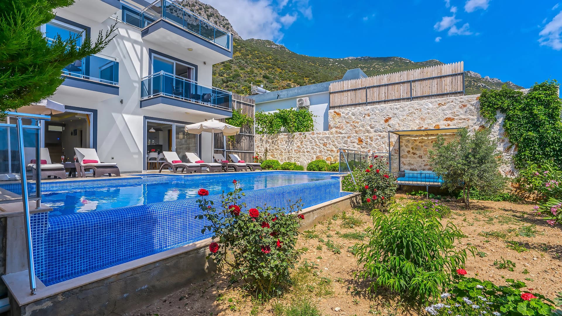 Villa Esinti Korunaklı Havuz 57