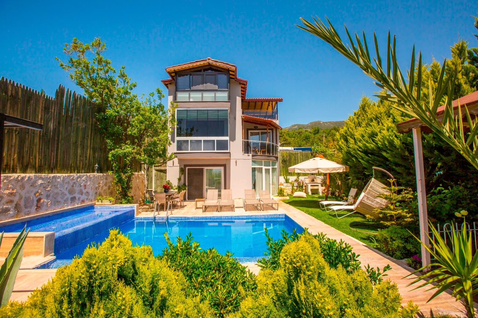 Villa Dere Korunaklı Havuz 69