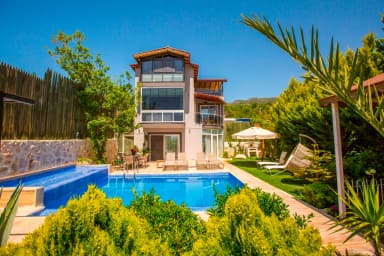 Villa Dere Korunaklı Havuz 69