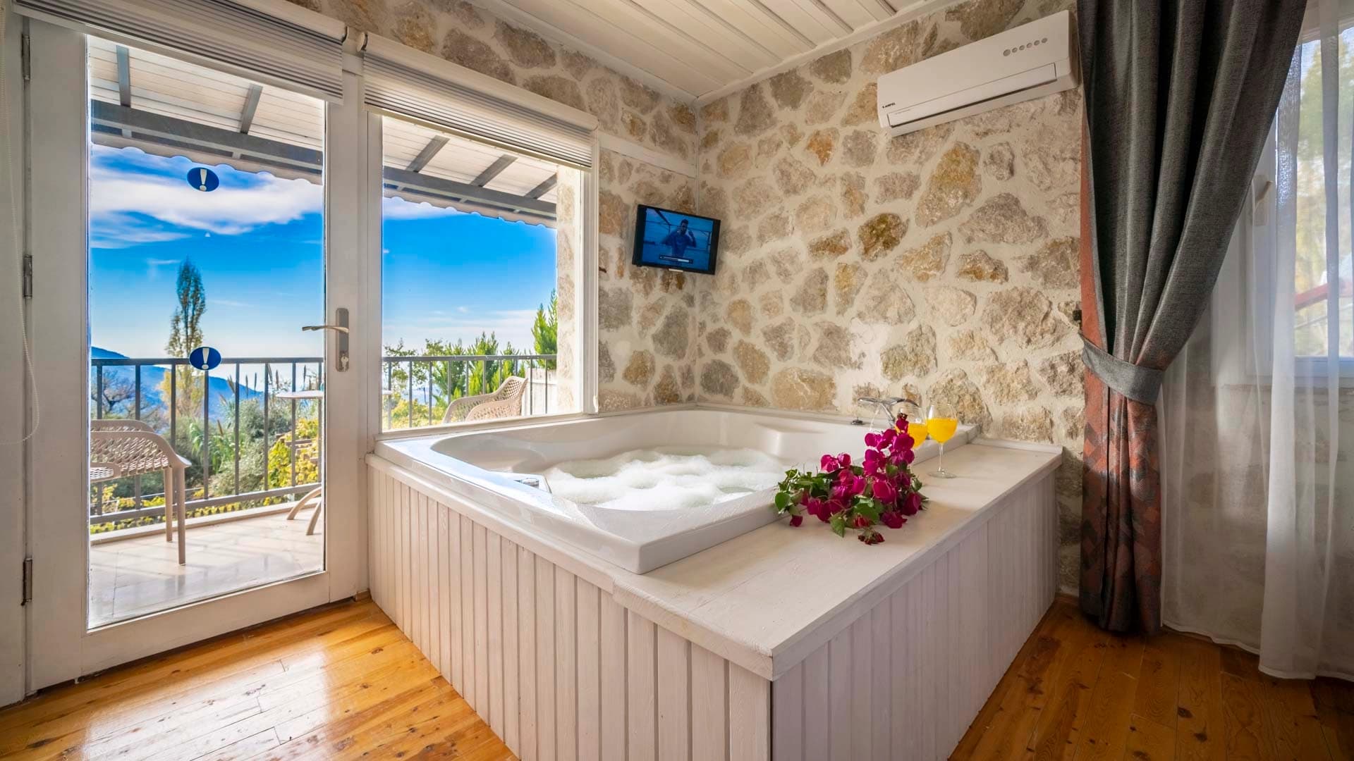 Villa Taş Ev Korunaklı Havuz 73