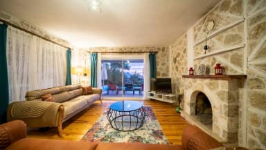 Villa Taş Ev Korunaklı Havuz 93