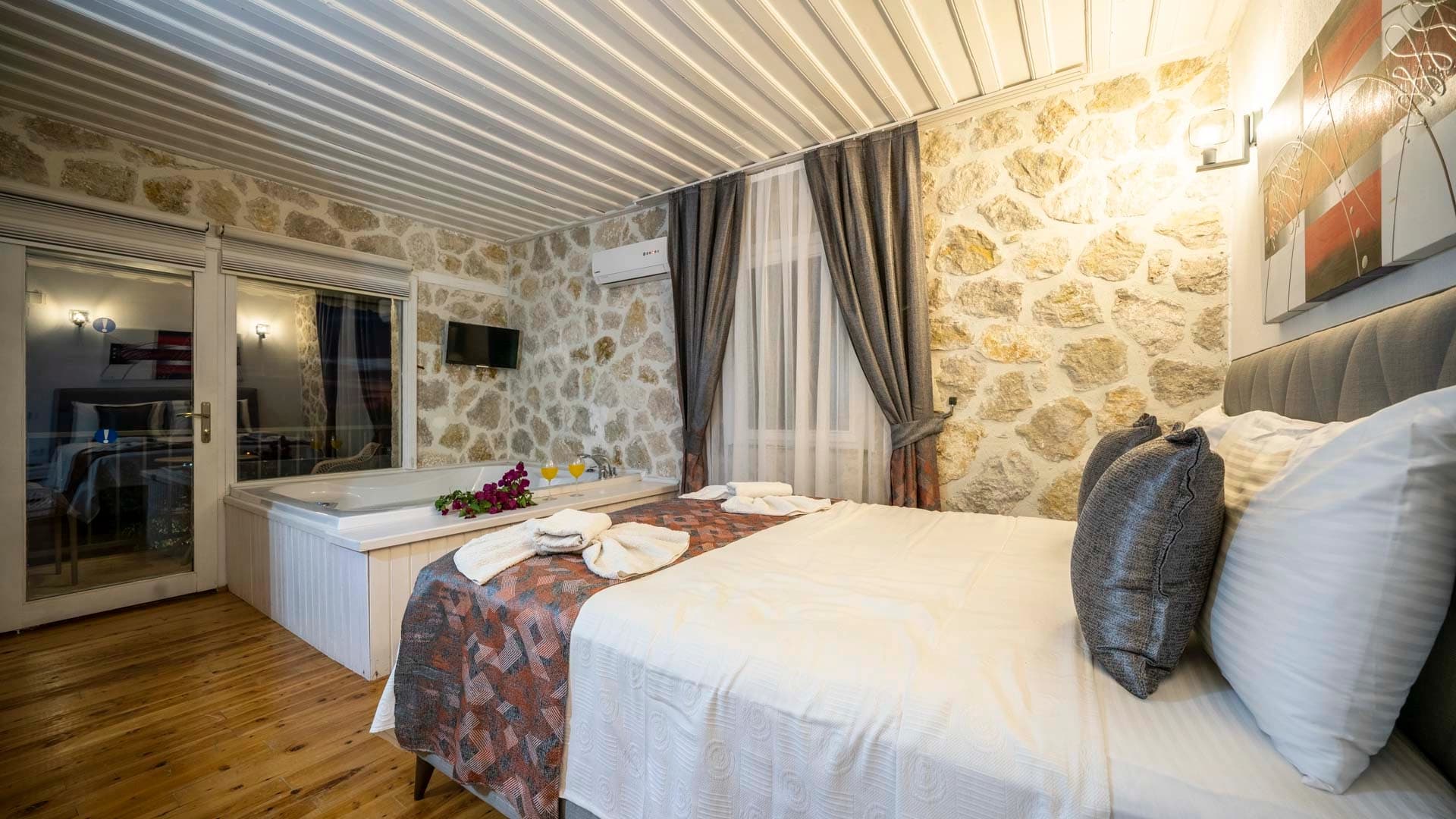 Villa Taş Ev Korunaklı Havuz 45