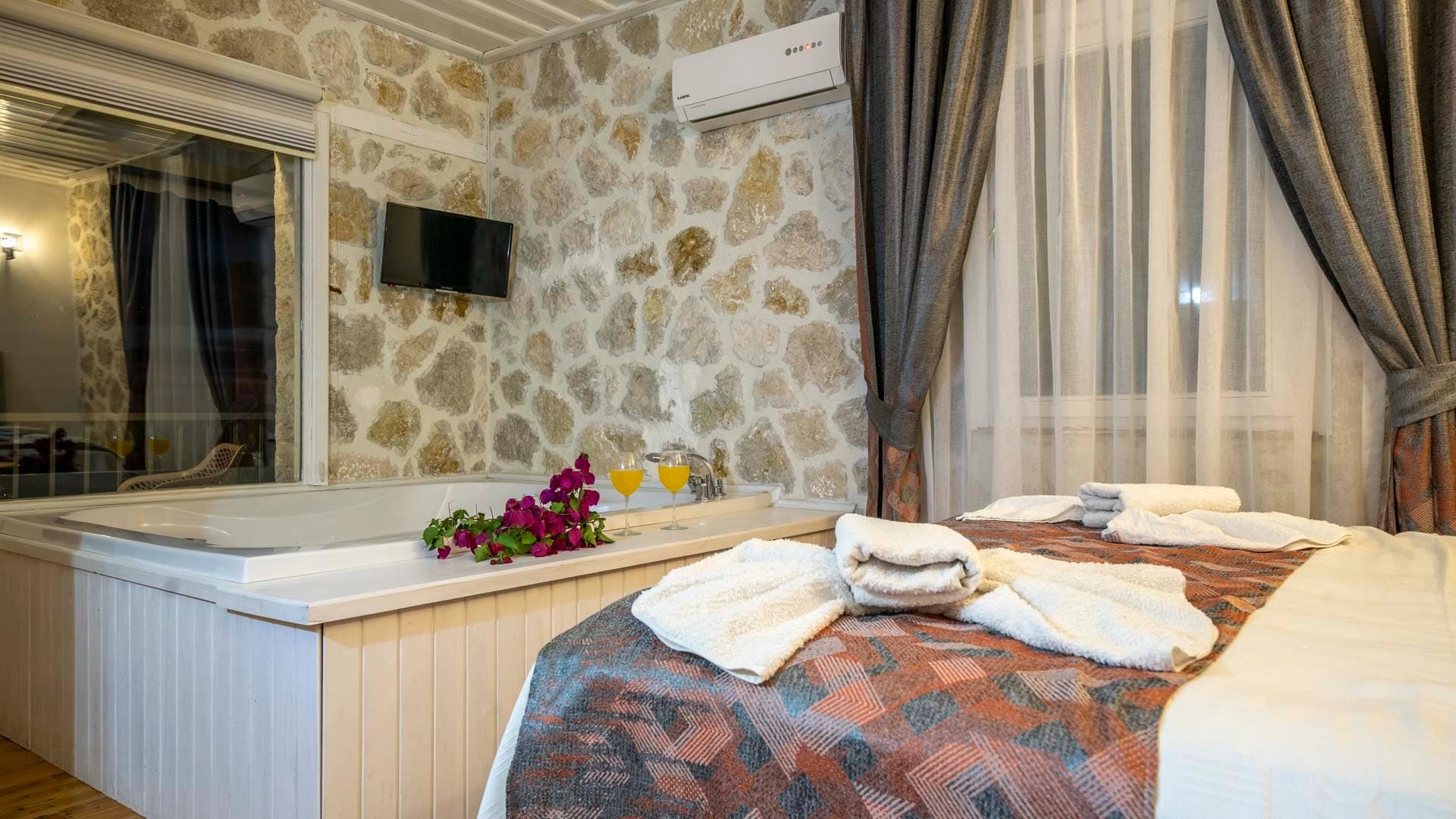 Villa Taş Ev Korunaklı Havuz 59