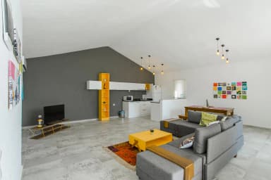 Villa Derin Korunaklı Havuz 92