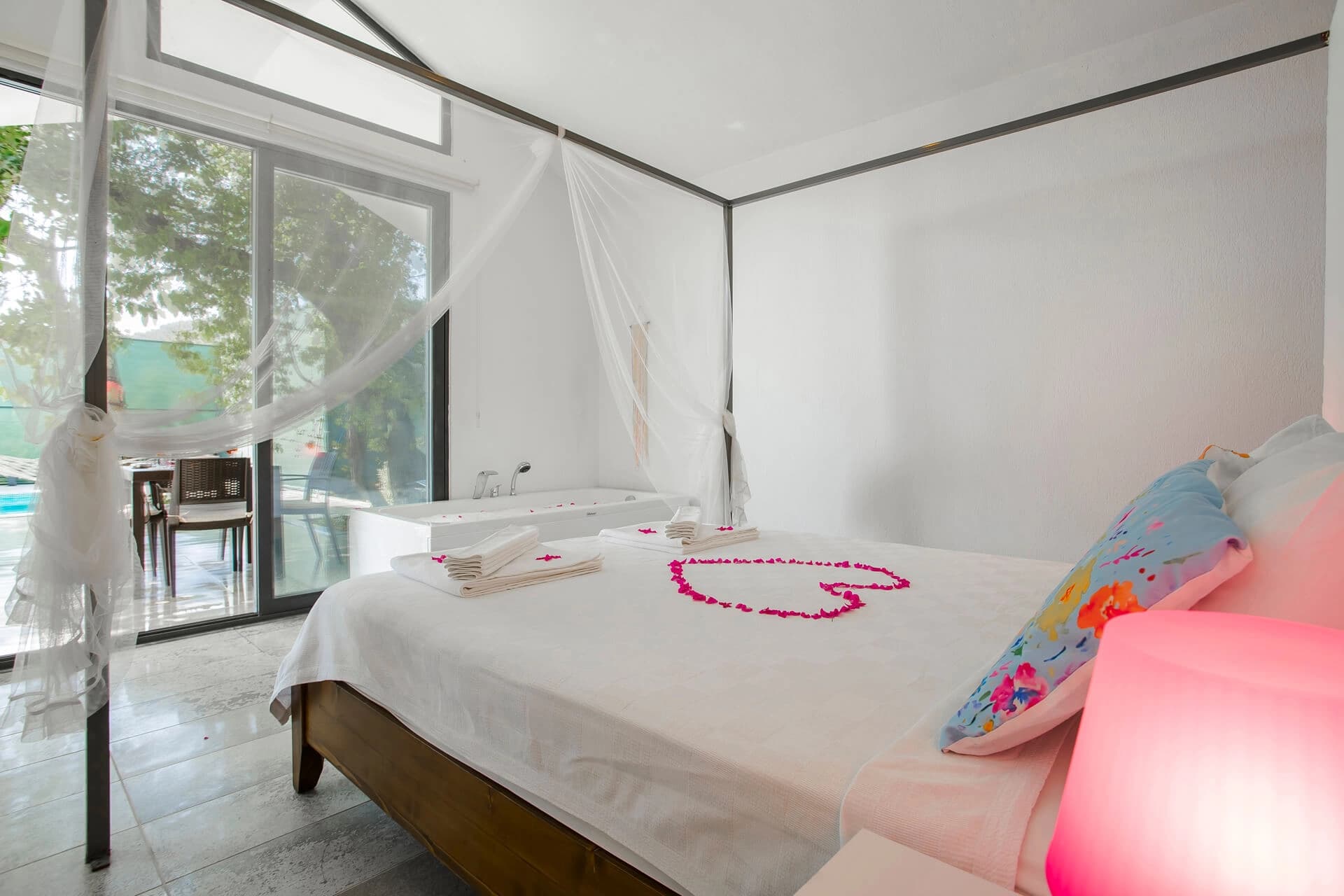 Villa Derin Korunaklı Havuz 58