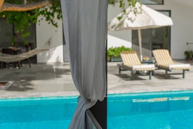 Villa Derin Korunaklı Havuz 42