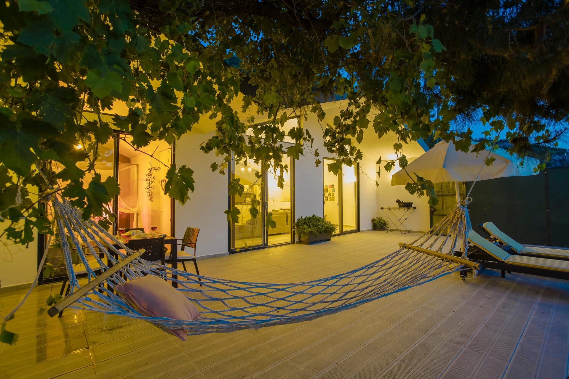 Villa Derin Korunaklı Havuz 64