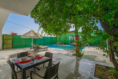 Villa Derin Korunaklı Havuz 56