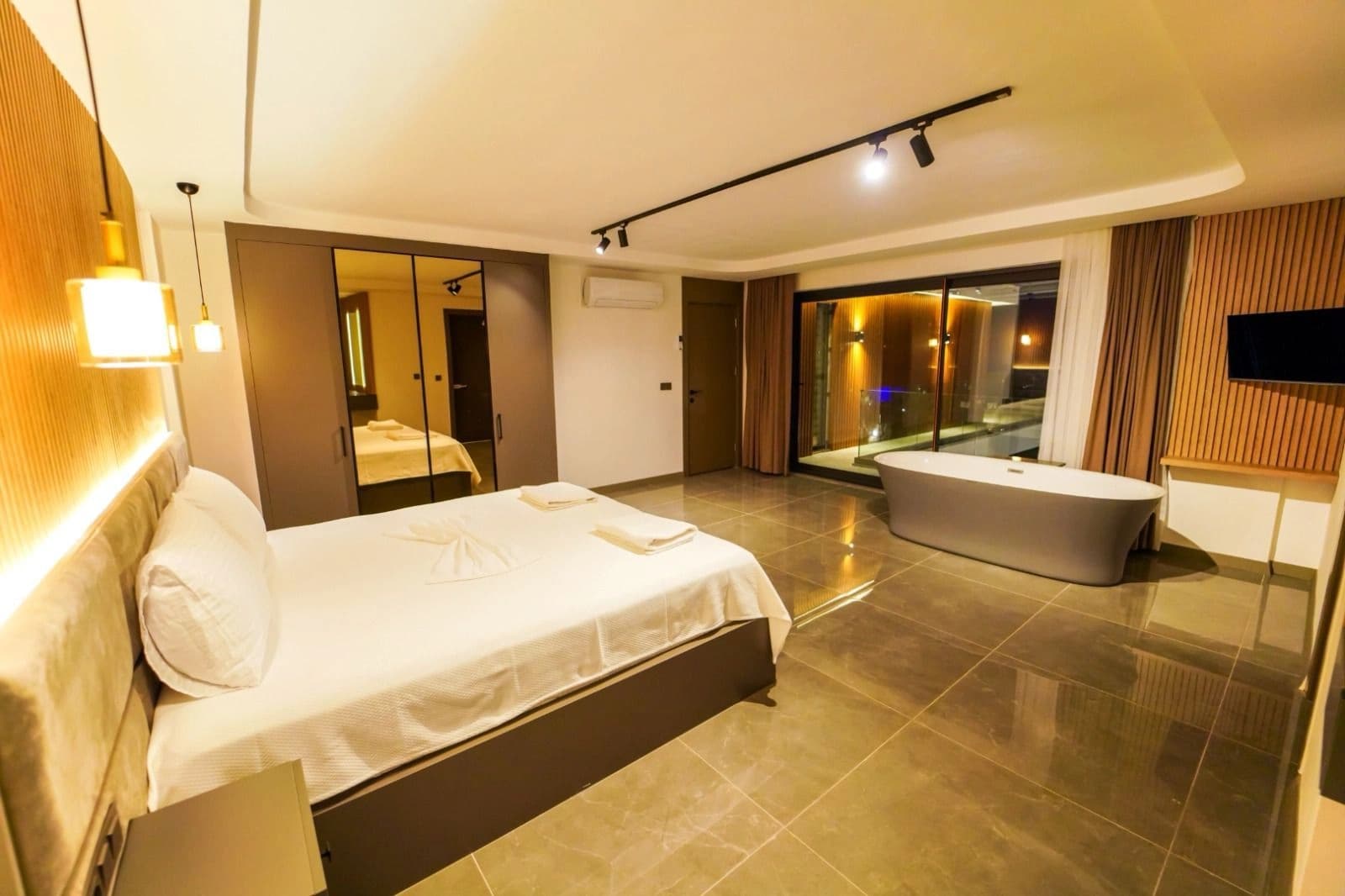 Villa New Ada Isıtmalı Havuz 18