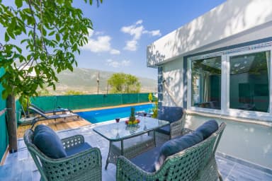 Villa Can Sarıbelen Korunaklı Havuz 16