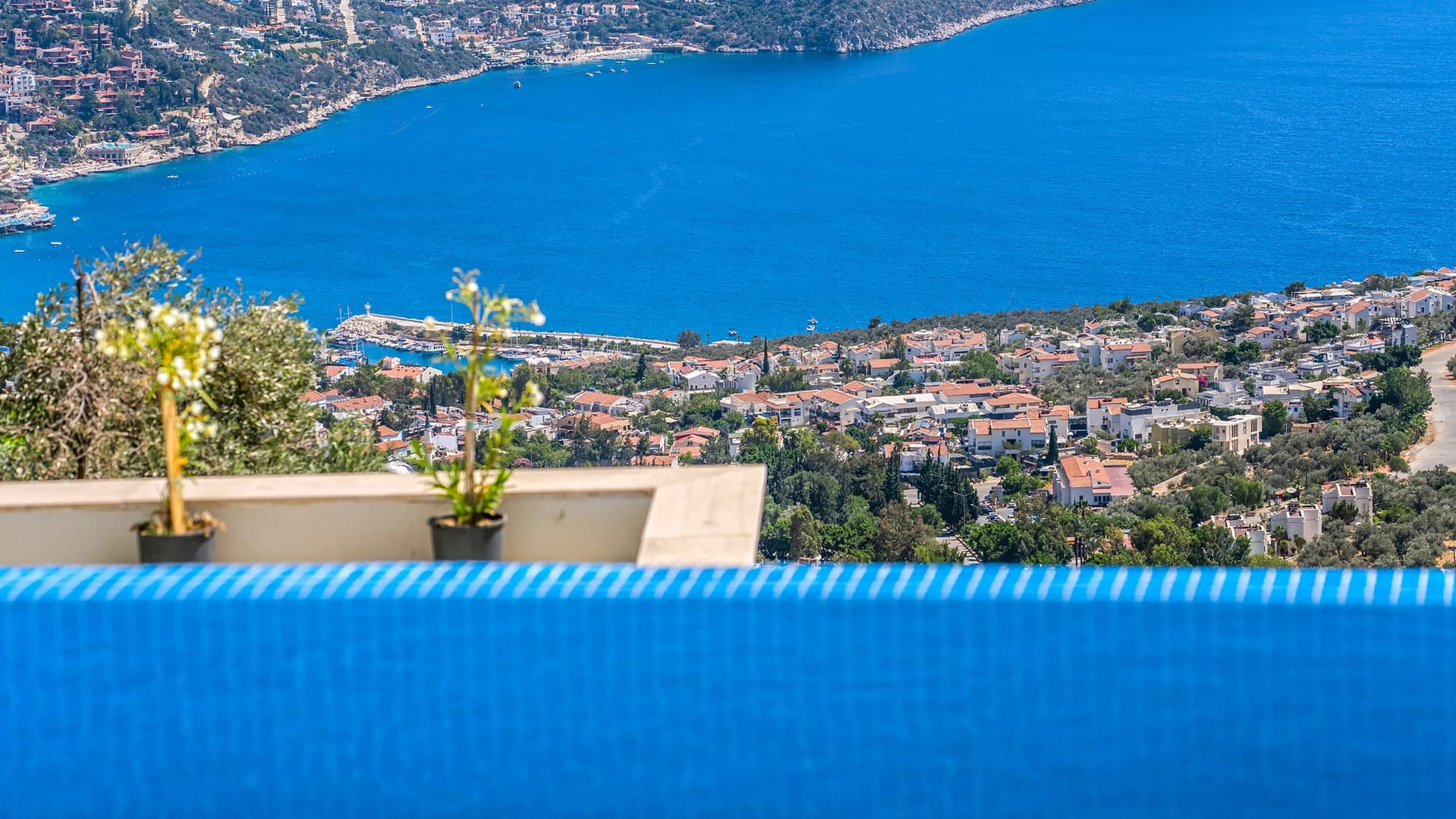 Villa Merit Crystal Korunaklı Havuz 92