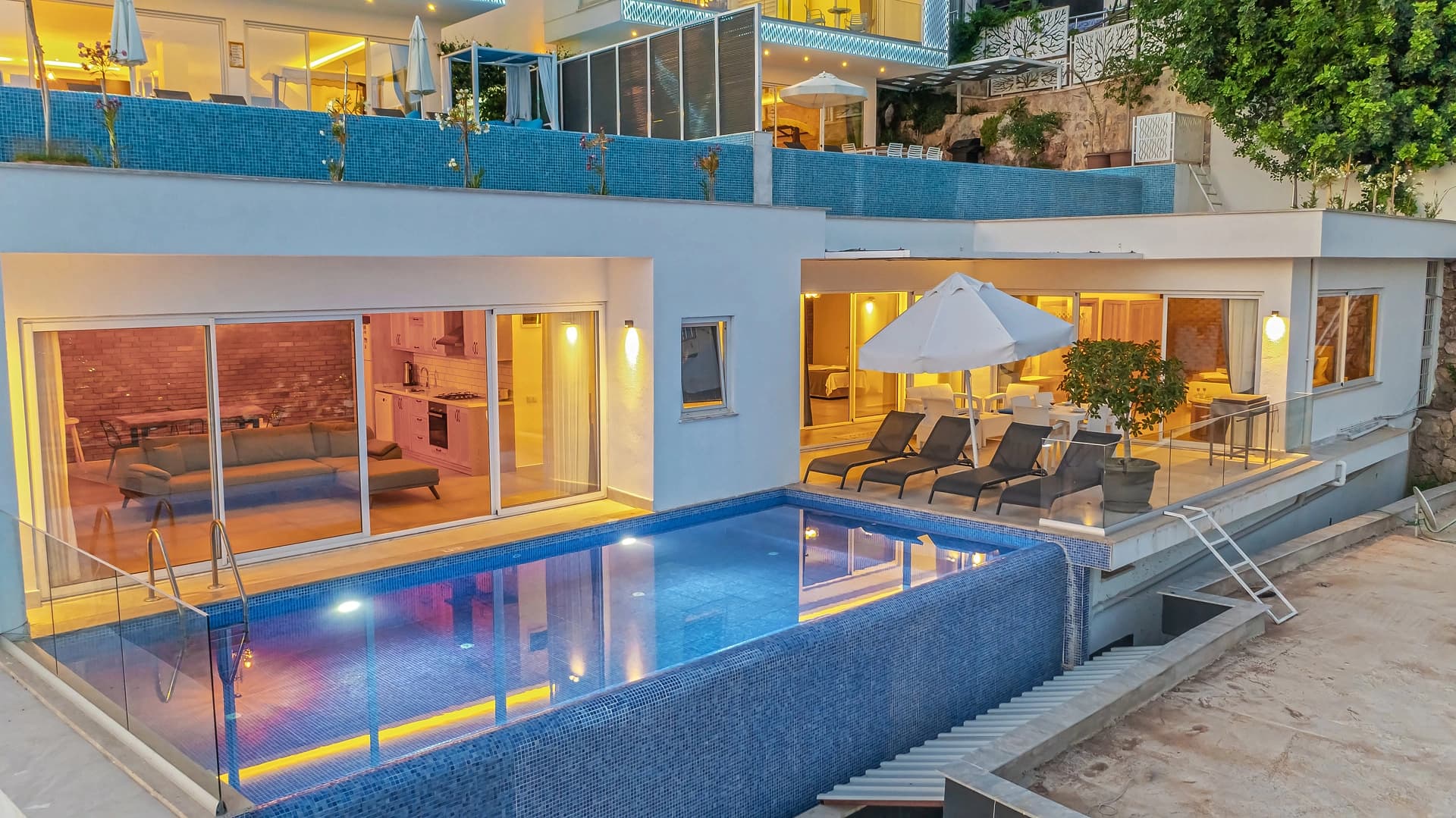 Villa Merit Natural Korunaklı Havuz 80