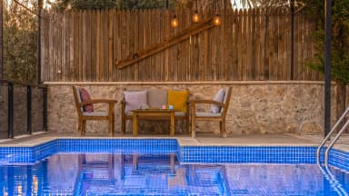 Villa Neco Korunaklı Havuz 65