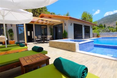 Villa Myra Korunaklı Havuz 55