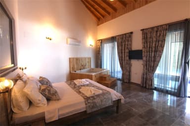 Villa Myra Korunaklı Havuz 99