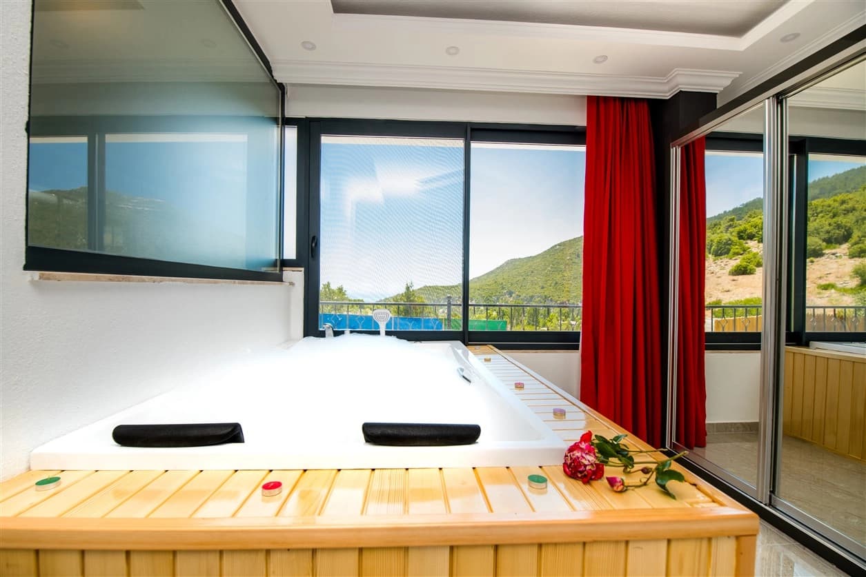 Villa Çağla Korunaklı Havuz 44