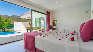 Villa Sakız Korunaklı Havuz 92