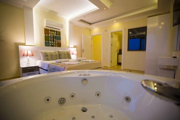 Villa Victoria Korunaklı Havuz 47