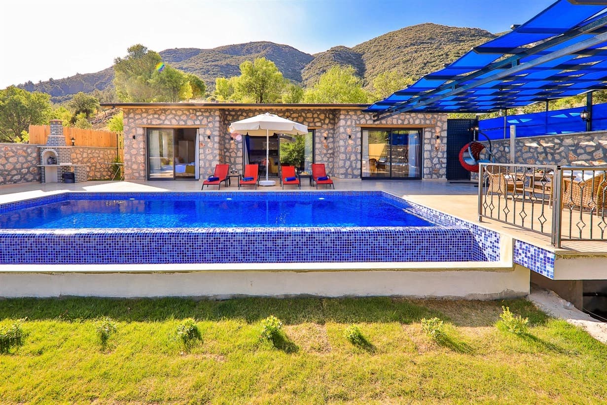 Villa Azra Naz Korunaklı Havuz 87