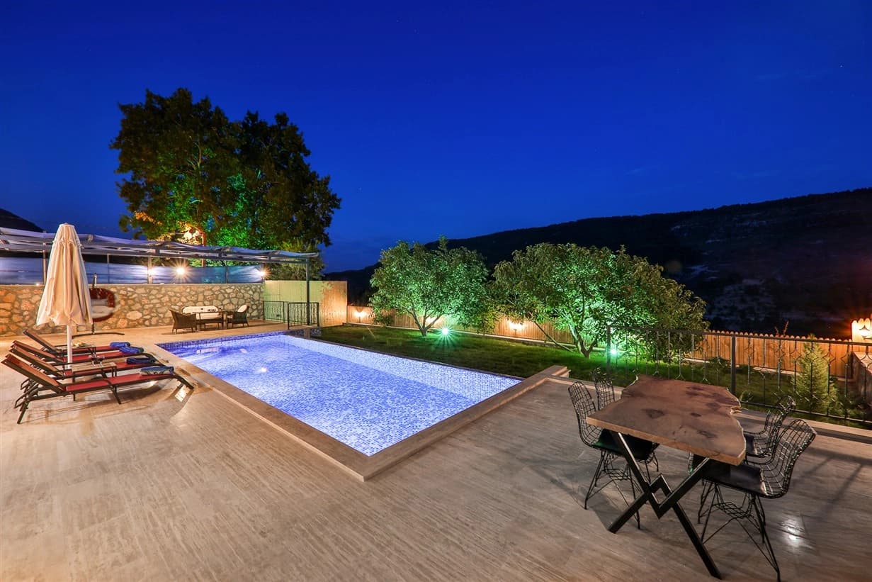 Villa Azra Naz Korunaklı Havuz 67
