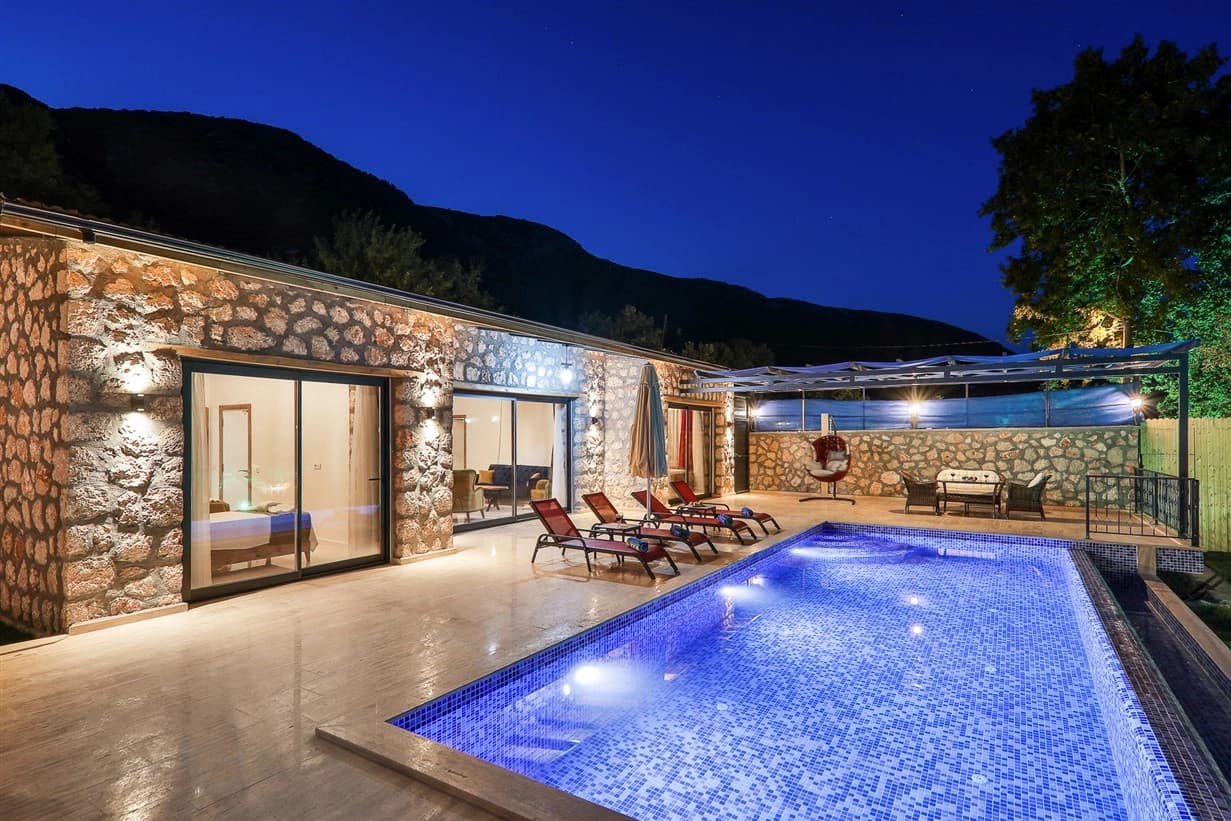 Villa Azra Naz Korunaklı Havuz 53