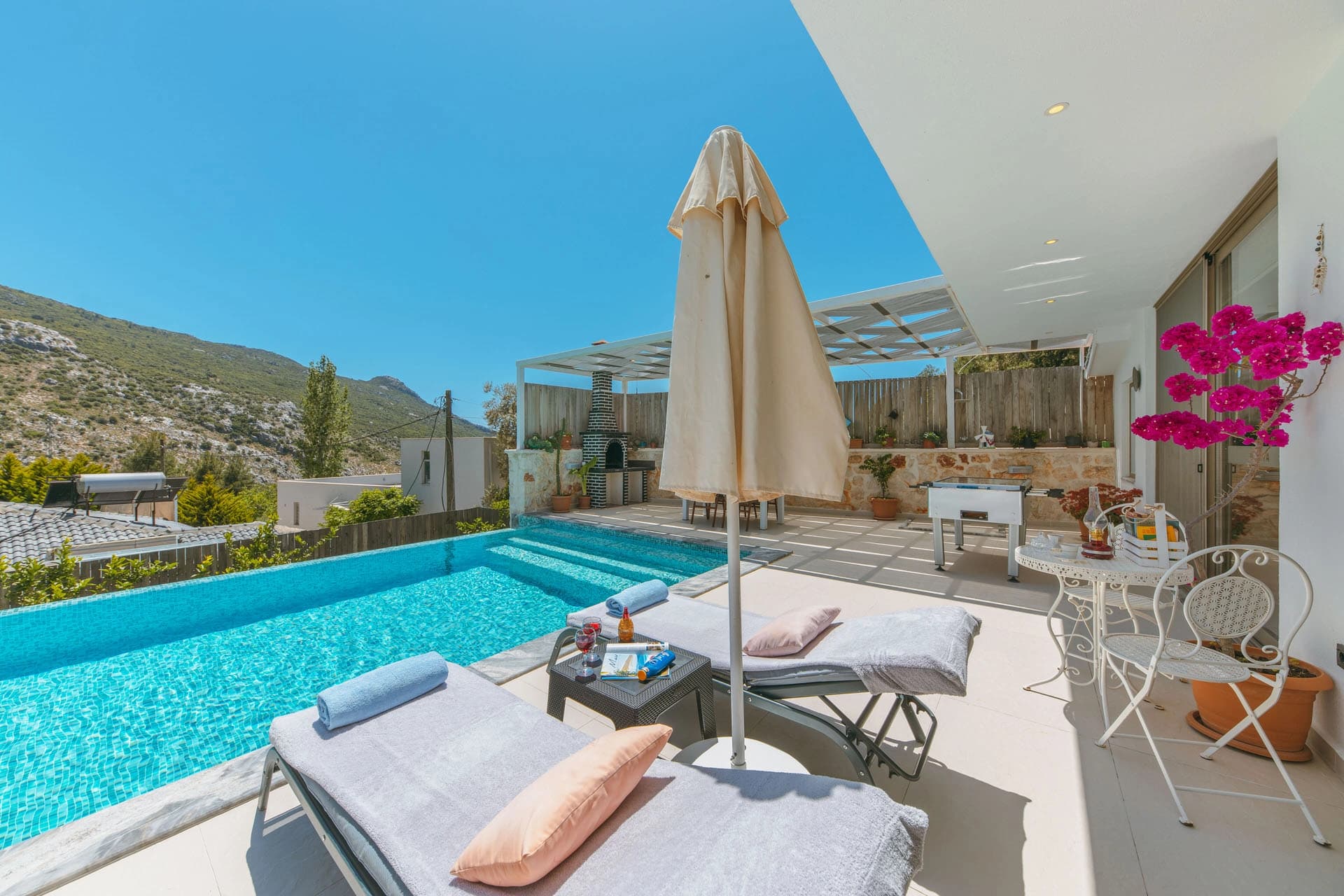 Villa Ay Sa Korunaklı Havuz 84