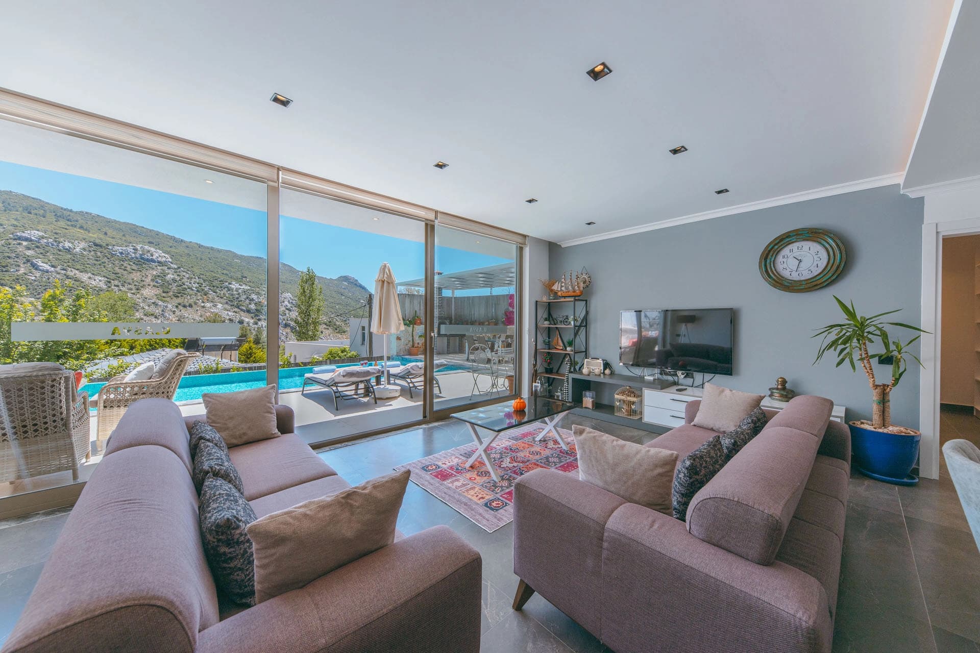 Villa Ay Sa Korunaklı Havuz 24