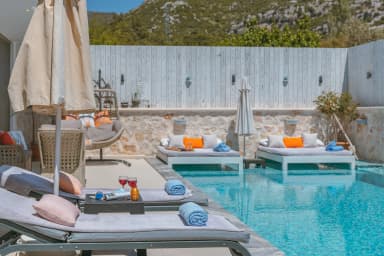 Villa Ay Sa Korunaklı Havuz 98