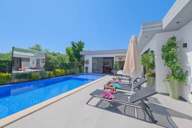 Villa Renk Korunaklı Havuz 27