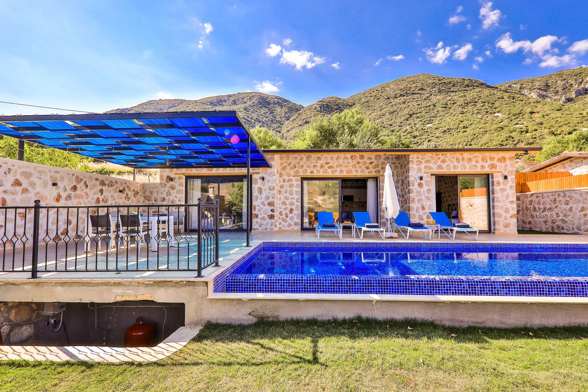 Villa Çınar Korunaklı Havuz 98