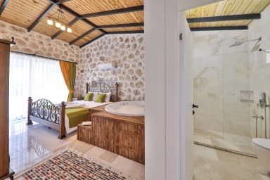 Villa Çınar Korunaklı Havuz 16