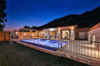 Villa Çınar Korunaklı Havuz 50