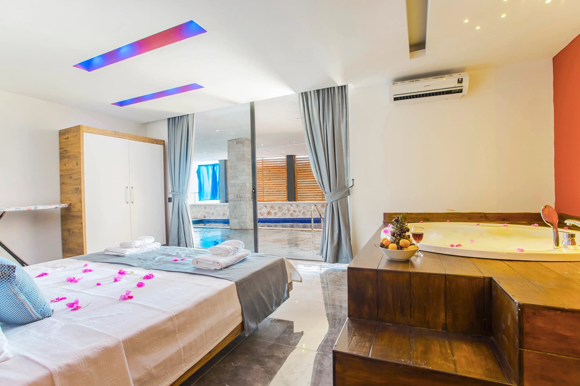 Villa Tarz Korunaklı Havuz 29