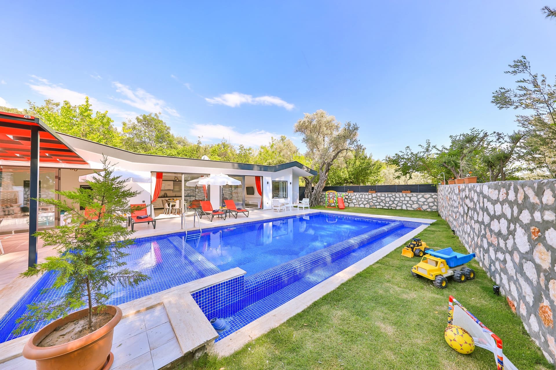 Villa Çilek Çocuk Havuzu 28