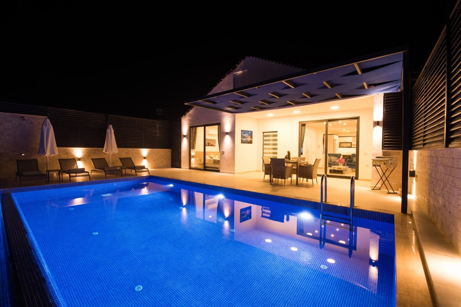 Villa Diriliş Korunaklı Havuz 72