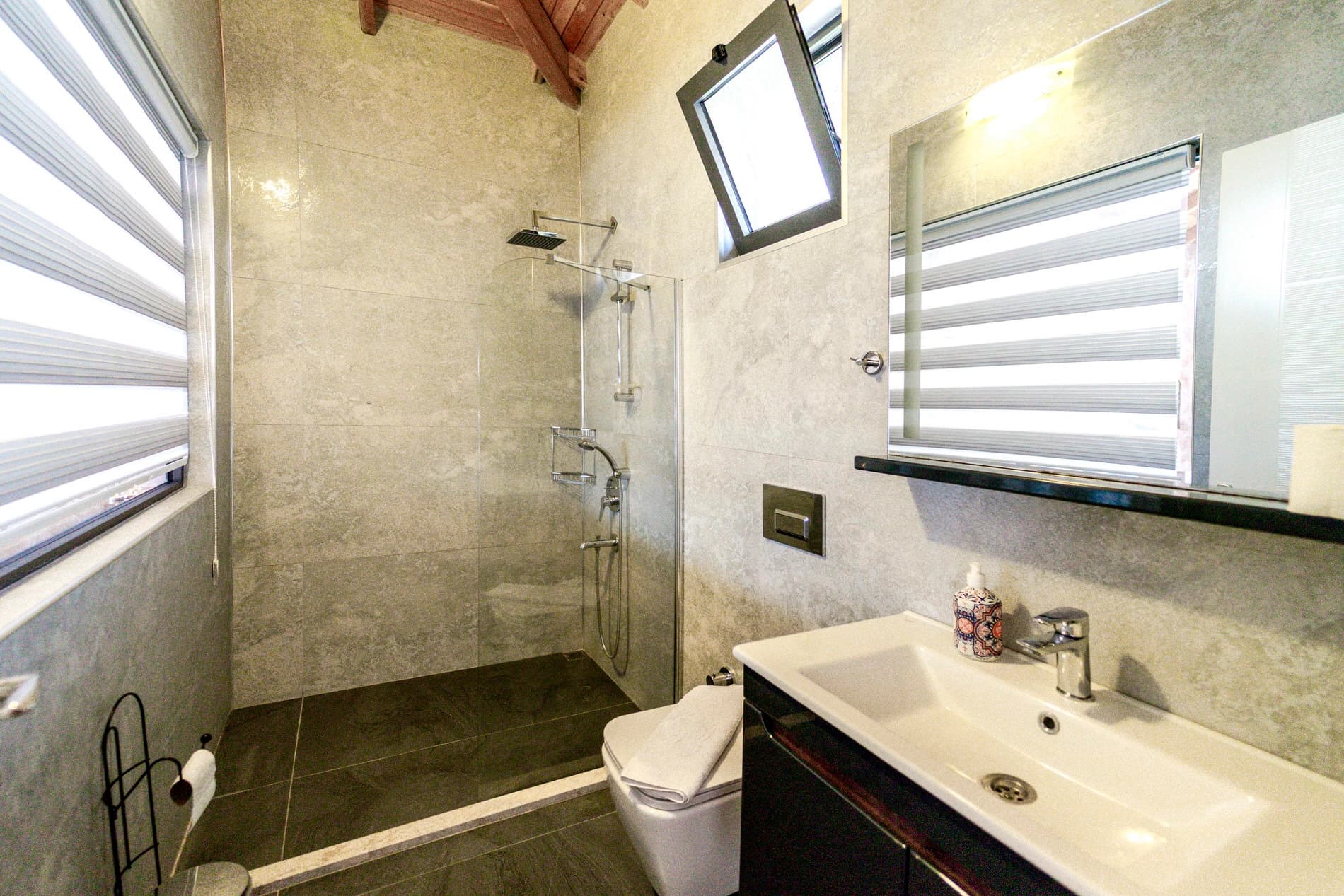 Villa Gemicik Korunaklı Havuz 18